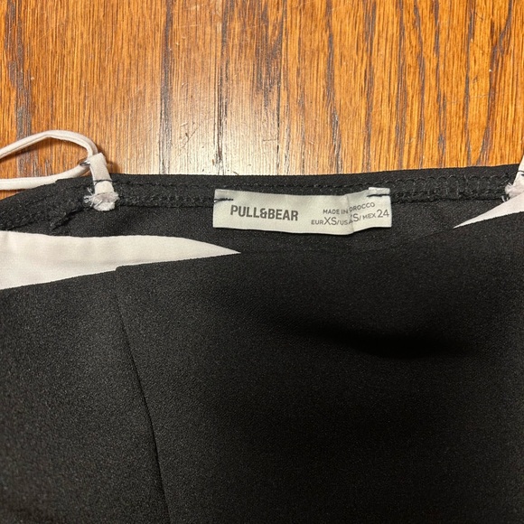 Elegant Black and White Mini Dress - Picture 3 of 3